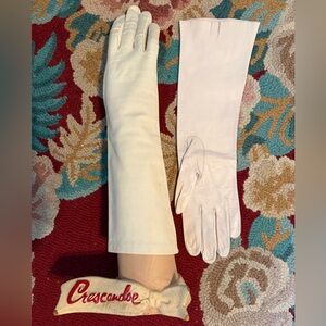 Women's Vintage 1950’s almond color Leather Gloves